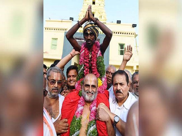 दलित आदित्य परासरी को रंगनाथ मंदिर ले गये थे रंगराजन