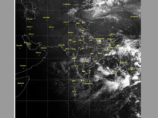 अब तमिलनाडु की ओर बढ़ा मानसून, यहां हो सकती है आज बारिश अब तमिलनाडु की ओर बढ़ा मानसून, यहां हो सकती है आज बारिश