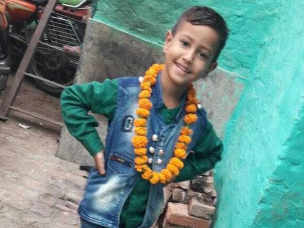 लकड़ी के बक्से को देखकर सन्न रह गए