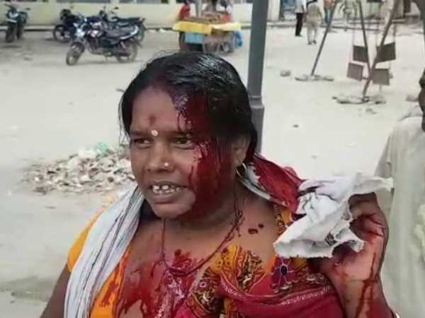 police lathicharge on Flood victims in katihar police lathicharge on Flood victims in katihar