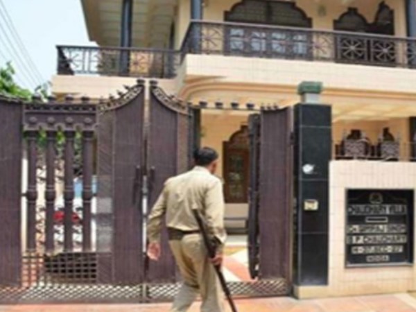 आयकर विभाग ने जब्त किए हार्ड डिस्क