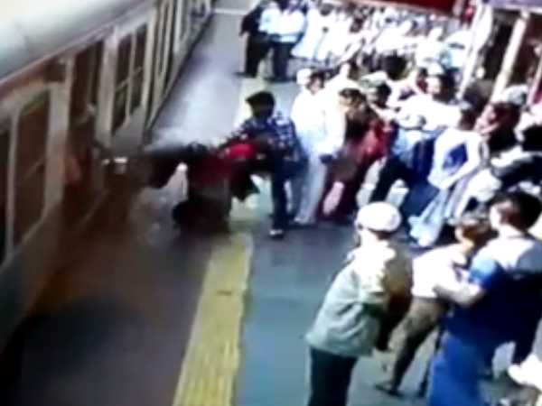 RPF jawan saved life of a lady in thane RPF jawan saved life of a lady in thane