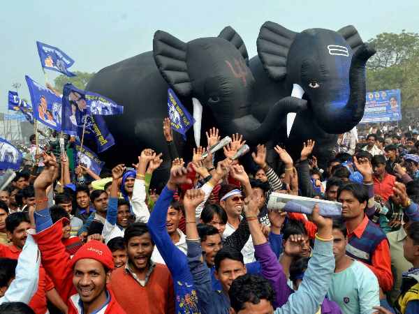पार्टी के सदस्य ने कहा- बीजेपी से जुड़े कार्यकर्ता संपर्क में