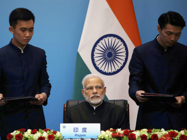 हाथ मिलाने के बाद कड़ा संदेश