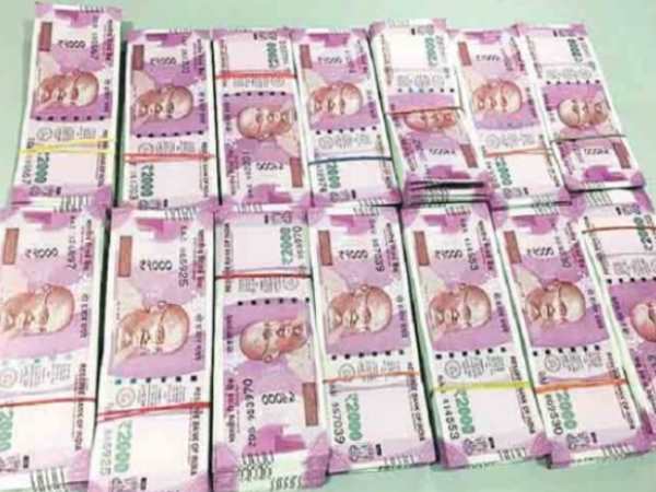 नकली टिकट निकलने से सुहास परेशान