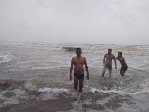 Five people died when tide of ocean washed them away in Goa Five people died when tide of ocean washed them away in Goa