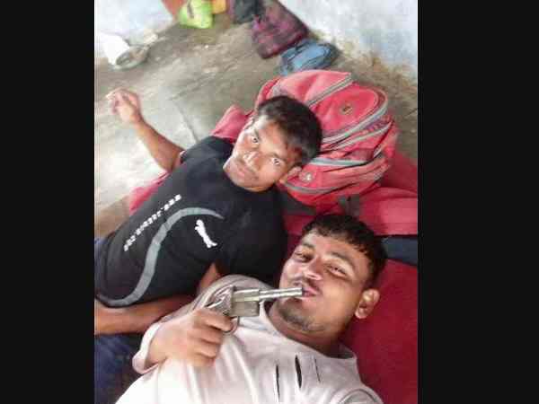 Pic with pistol in whatsapp DP, police searching youth Rampur Pic with pistol in whatsapp DP, police searching youth Rampur