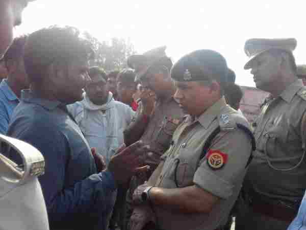 Protest after the death of an old aged man in Raebareli Protest after the death of an old aged man in Raebareli