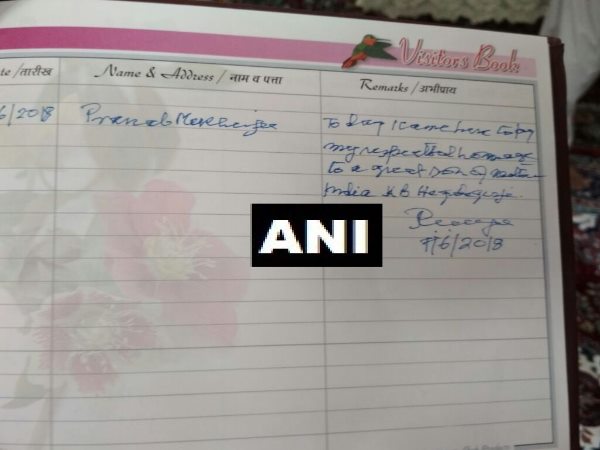 नागपुर: हेडगेवार के घर प्रणब ने विजिटर बुक में लिखा ये संदेश नागपुर: हेडगेवार के घर प्रणब ने विजिटर बुक में लिखा ये संदेश