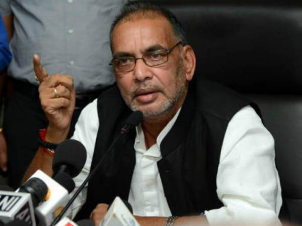 किसान प्रदर्शन पर बेतुके बयान को लेकर कृषि मंत्री राधा मोहन सिंह पर केस दर्ज किसान प्रदर्शन पर बेतुके बयान को लेकर कृषि मंत्री राधा मोहन सिंह पर केस दर्ज