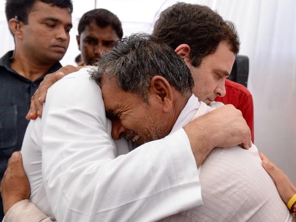 पीड़ित परिवारों से मिले राहुल, दर्द बांटने की कोशिश की