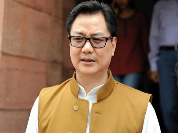 किरेन रिजिजू ने किया विराट और अनुष्का का समर्थन