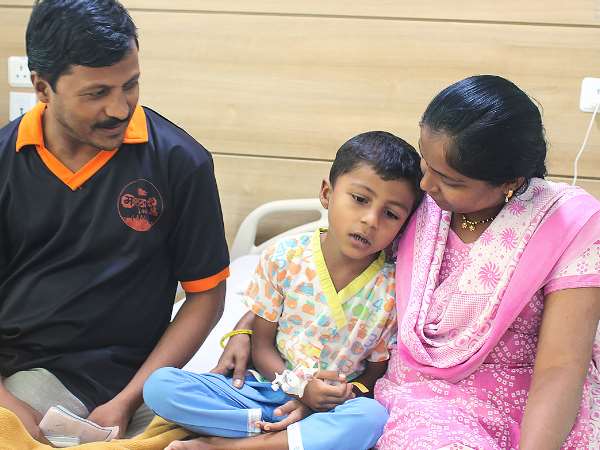 सक्षम के पिता की मदद करें