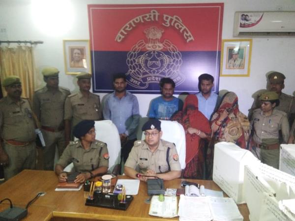 varanasi 3 men and 2 woman caught amid fraud of 50 lakh rupees on the name of pm kaushal vikas yojna varanasi 3 men and 2 woman caught amid fraud of 50 lakh rupees on the name of pm kaushal vikas yojna