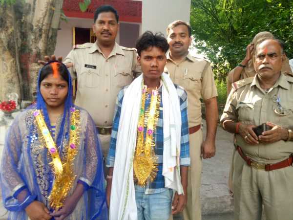 love couple married in police station in sultanpur love couple married in police station in sultanpur