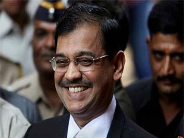 senior Lawyer Ujjwal Nikam escapes unhurt in road mishap senior Lawyer Ujjwal Nikam escapes unhurt in road mishap
