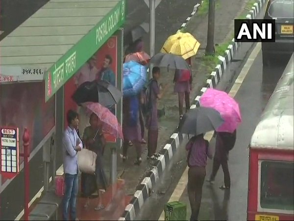 देहरादून, मुंबई में भारी बारिश