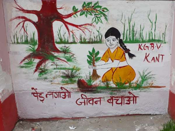 school kids draw messagefull paintings on the goverment wall in up school kids draw messagefull paintings on the goverment wall in up