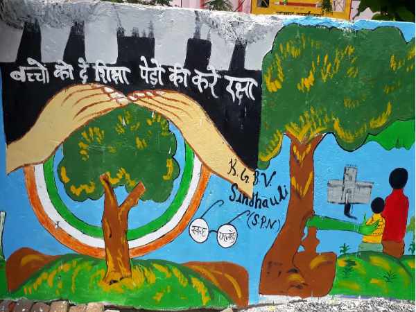 school kids draw messagefull paintings on the goverment wall in up school kids draw messagefull paintings on the goverment wall in up