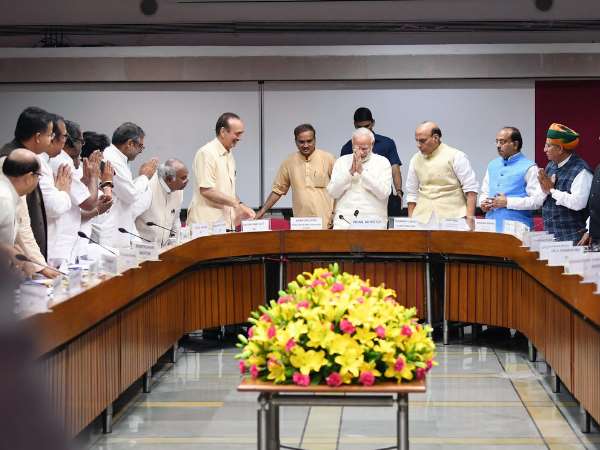 मानसून सत्र से पहले पीएम मोदी अध्यक्षता में सर्वदलीय बैठक मानसून सत्र से पहले पीएम मोदी अध्यक्षता में सर्वदलीय बैठक