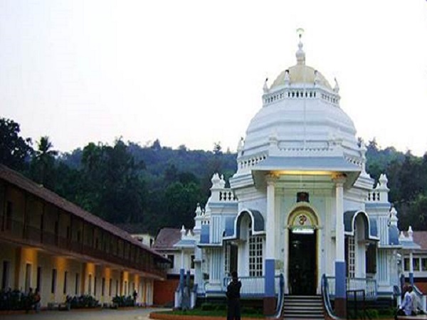 महिलाओं ने लगाया पुजारी पर आरोप