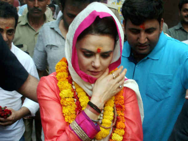 प्रीति की कंपनी ने दी यह सफाई