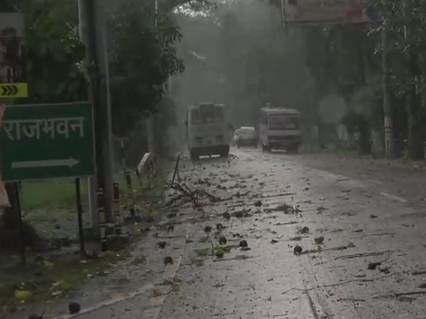 यूपी के इन शहरों में आज आंधी-तूफान की आशंका, अलर्ट जारी यूपी के इन शहरों में आज आंधी-तूफान की आशंका, अलर्ट जारी