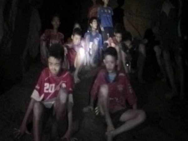 थाईलैंड की गुफा में फंसे बच्चों और उनके कोच पर बनेगी फिल्म थाईलैंड की गुफा में फंसे बच्चों और उनके कोच पर बनेगी फिल्म