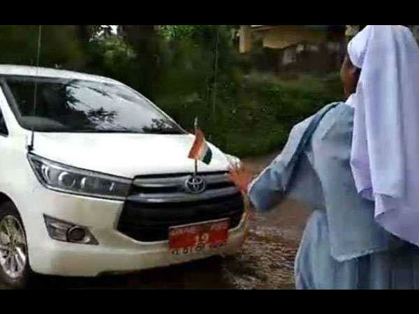 Video: On Camera, Nun Blocks Kerala Ministers Car. She Had A Jumbo Complaint Video: On Camera, Nun Blocks Kerala Ministers Car. She Had A Jumbo Complaint