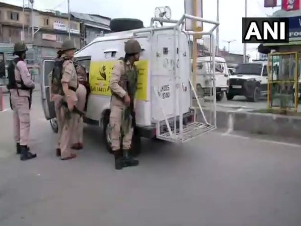 जम्मू कश्मीर: CRPF पार्टी पर आतंकी हमला, 1 जवान शहीद जम्मू कश्मीर: CRPF पार्टी पर आतंकी हमला, 1 जवान शहीद