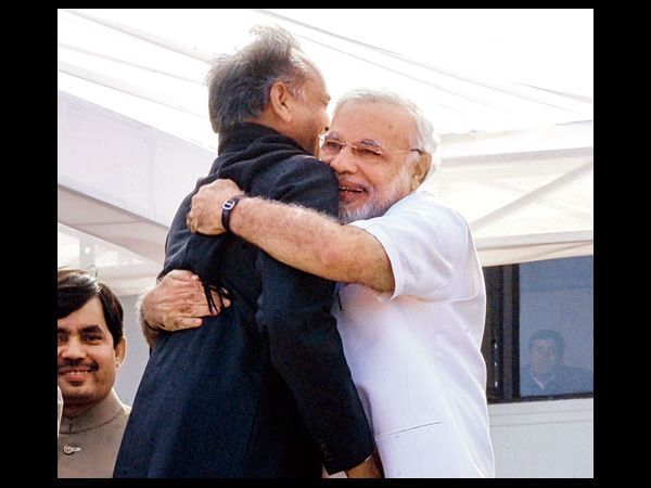 पीएम मोदी ने शिष्टाचार नहीं दिखाया