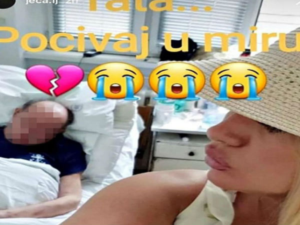 पिता की डेडबॉडी के साथ सेल्फी
