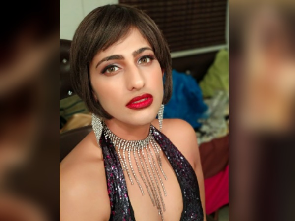 कुबरा सेठ की सेक्सुएलिटी ढूंढ रहे लोग