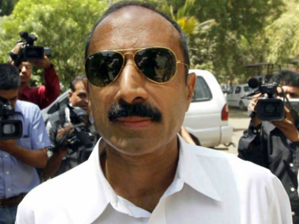 पूर्व आईपीएस संजीव भट्ट को सुप्रीम कोर्ट से भी नहीं मिली राहत, अवैध निर्माण तोड़ने की कार्रवाई शुरू पूर्व आईपीएस संजीव भट्ट को सुप्रीम कोर्ट से भी नहीं मिली राहत, अवैध निर्माण तोड़ने की कार्रवाई शुरू