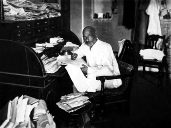 400 पन्नों की किताब 'गीता रहस्य' लिखी थी