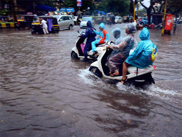 Monsoon updates: यूपी समेत आज इन राज्यों में भारी बारिश की आशंका, अलर्ट जारी Monsoon updates: यूपी समेत आज इन राज्यों में भारी बारिश की आशंका, अलर्ट जारी