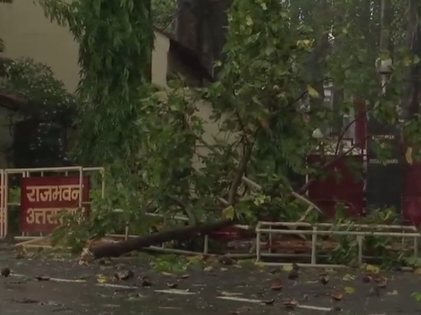 उत्तराखंड में भारी बारिश का अलर्ट, अधिकारियों की छुट्टियां रद्द, CM ने जारी किया फरमान उत्तराखंड में भारी बारिश का अलर्ट, अधिकारियों की छुट्टियां रद्द, CM ने जारी किया फरमान