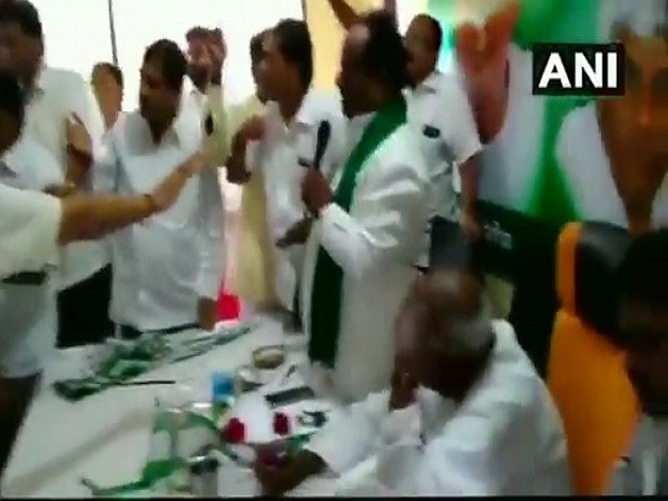 JDS workers create ruckus during a party meeting in presence of HD Deve Gowda JDS workers create ruckus during a party meeting in presence of HD Deve Gowda