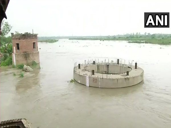 निचले इलाकों में बाढ़ की स्थिति