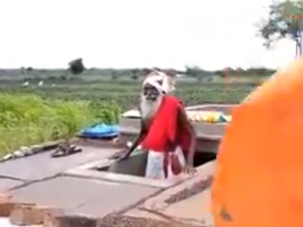 एक पांच फीट का गड्डा अपने खेतों में खोदा