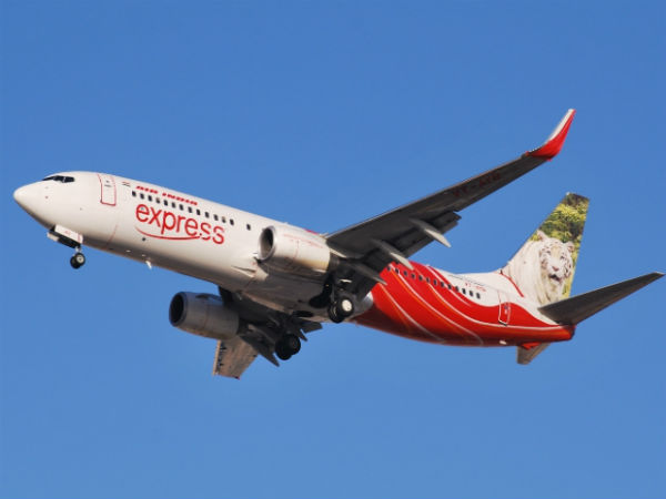 एयर इंडिया एक्सप्रेस का विमान रनवे से फिसला, टला बड़ा हादसा एयर इंडिया एक्सप्रेस का विमान रनवे से फिसला, टला बड़ा हादसा
