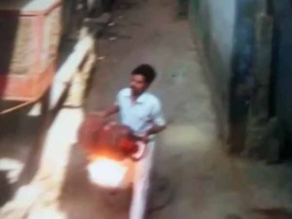 man chases women with a burning lpg cylinde video viral in allahabad man chases women with a burning lpg cylinde video viral in allahabad