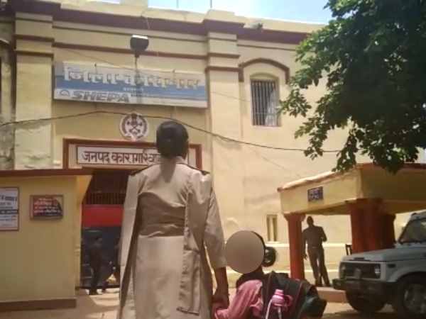 पति की हत्या की सजा काट रही अंजलि की मां