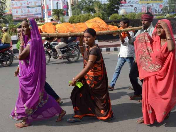 PMCH did not give the ambulance to woman dead body in patna PMCH did not give the ambulance to woman dead body in patna