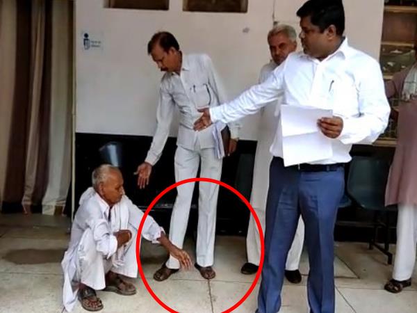 saharanpur 82 years old man demands Euthanasia from SDM saharanpur 82 years old man demands Euthanasia from SDM