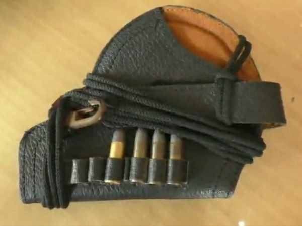 one man arreste on gorakhpur airport with revolver bullet one man arreste on gorakhpur airport with revolver bullet