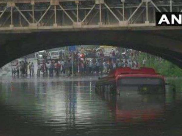 delhi high court slams state government over water logging delhi high court slams state government over water logging