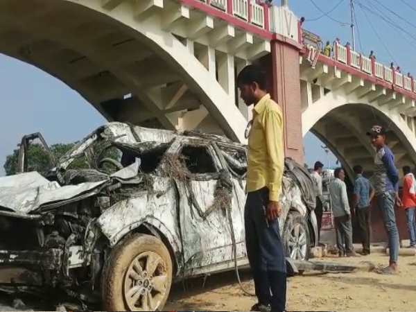 varanasi 2 men died in road accident varanasi 2 men died in road accident