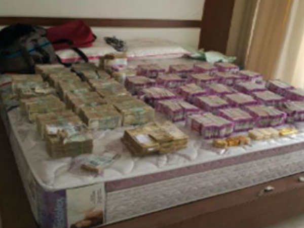 आयकर विभाग ने दिया नाम 'ऑपरेशन पार्किंग मनी'