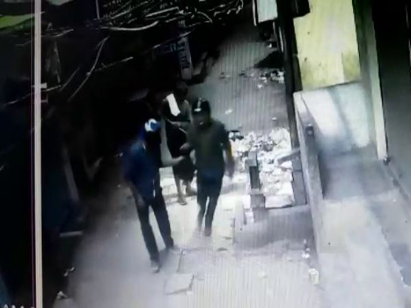 varanasi 3 men looted 3 kg gold of rupees 80 lakh varanasi 3 men looted 3 kg gold of rupees 80 lakh